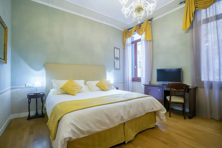 Classic room at Palazzo Vitturi with gold-detailed bed
