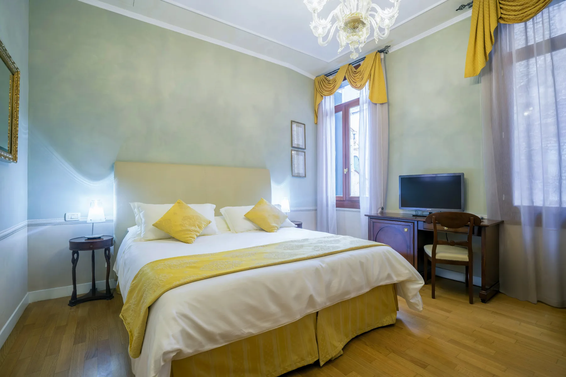 Classic room at Palazzo Vitturi with gold-detailed bed