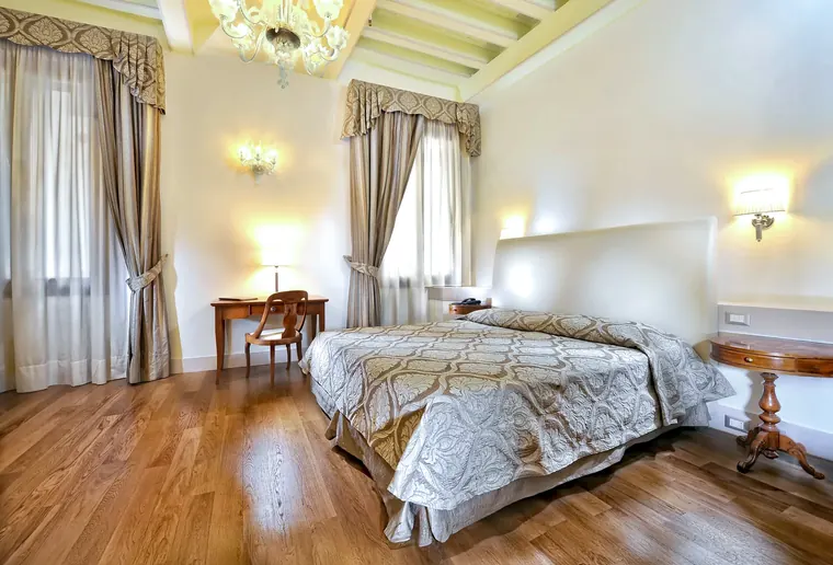 Spacious Family room at Palazzo Vitturi with parquet and damask bedspread