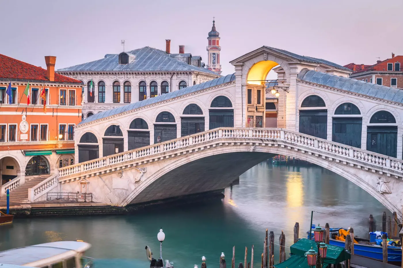 The Rialto Bridge at dawn, a six minute walk from Palazzo Vitturi
